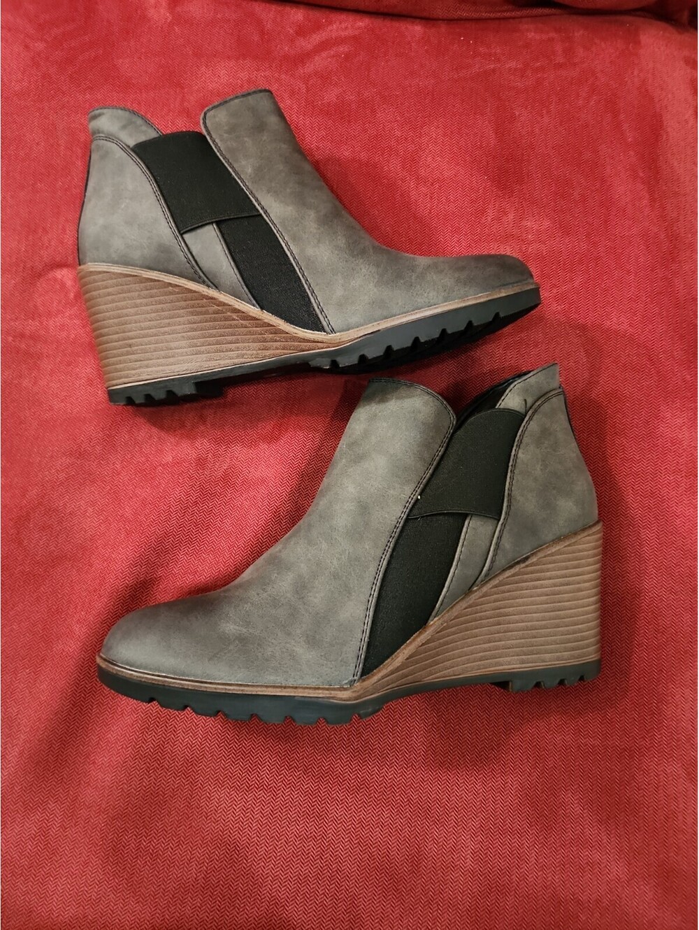 Maurices Boots Womens 9M Ankle Bootie Gray Pull On Almond Toe Wedge Heel Casual